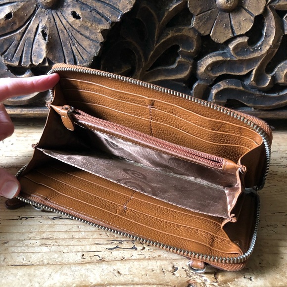 RARE Brighton Ferrara Medallion Zip Around Luggage Leather Crossbody Wallet Bag - Picture 13 of 17